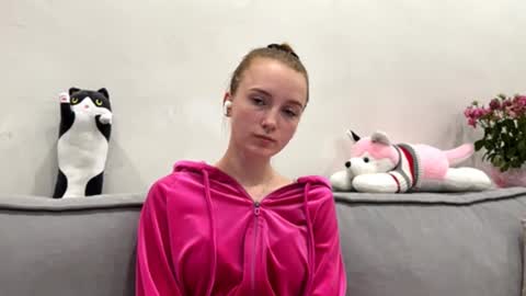 Snapshot of lydiatrowell chatting on 10/17/25, 01:14 Carolina online show from 10/17/25, 01:14