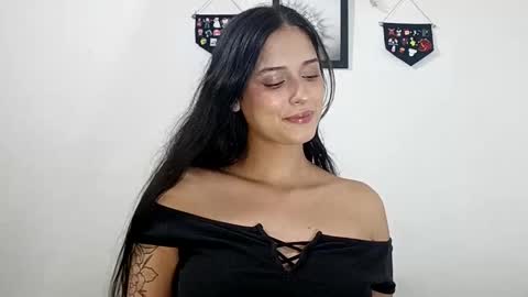 Snapshot of lyla205 chatting on 02/27/25, 02:32 lyla online show from 02/27/25, 02:32