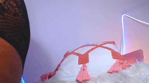 Lyla Fox online show from 10/28/25, 02:37