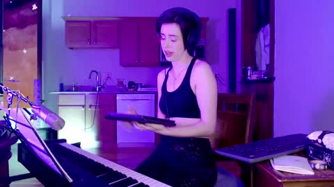 Snapshot of lylacdoll chatting on 12/19/24, 01:18 LylacDoll online show from 12/19/24, 01:18