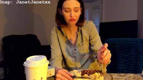 Snapshot of lylacdoll chatting on 01/08/26, 10:34 LylacDoll online show from 01/08/26, 10:34