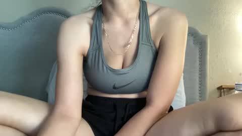 Snapshot of lylajades chatting on 01/20/25, 05:59 Olivia online show from 01/20/25, 05:59