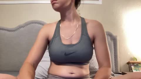 Snapshot of lylajades chatting on 09/18/25, 01:51 Olivia online show from 09/18/25, 01:51