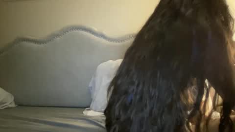 Snapshot of lylajades chatting on 11/23/25, 06:57 Olivia online show from 11/23/25, 06:57