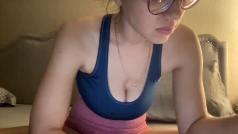 Snapshot of lylajades chatting on 12/22/25, 05:48 Olivia online show from 12/22/25, 05:48