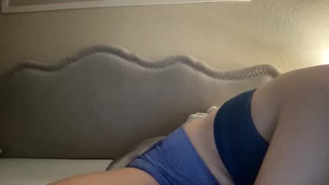 Snapshot of lylajades chatting on 12/23/25, 06:22 Olivia online show from 12/23/25, 06:22