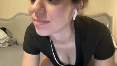 Snapshot of lylajades chatting on 02/09/26, 03:54 Olivia online show from 02/09/26, 03:54