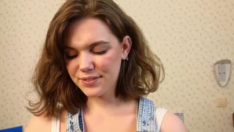 Snapshot of lyle_art chatting on 12/02/24, 06:52 hi im Lyle online show from 12/02/24, 06:52