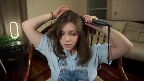 Snapshot of lyle_art chatting on 03/01/25, 03:05 hi im Lyle online show from 03/01/25, 03:05