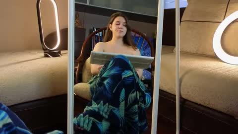 Snapshot of lyle_art chatting on 03/11/25, 09:24 hi im Lyle online show from 03/11/25, 09:24