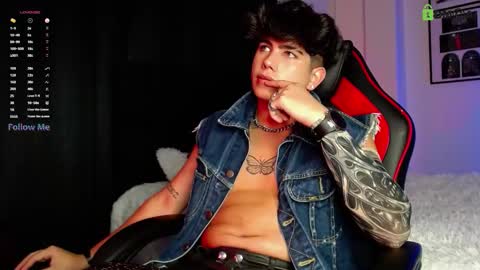 Snapshot of lylebennett_ chatting on 12/01/25, 10:53 Lyle Bennett Freelance Model online show from 12/01/25, 10:53