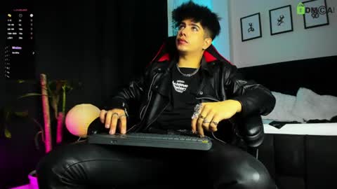 Lyle Bennett Freelance Model online show from 06/30/26, 10:49