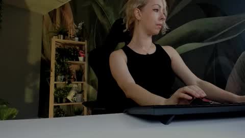 Lylith Skye NO NUDE model online show from 11/19/25, 10:59