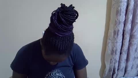 lyn_anna online show from 09/28/25, 08:52