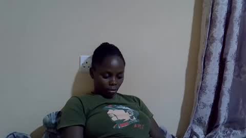 lyn_anna online show from 10/28/25, 08:51