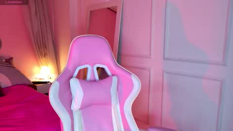 Lyna love online show from 11/05/25, 08:42