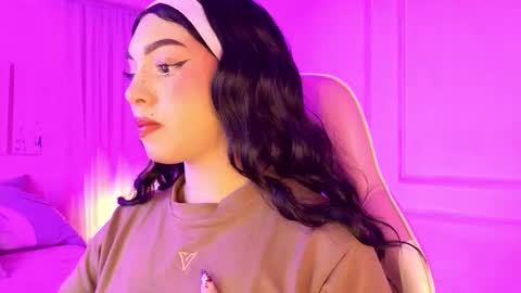 Lyna love online show from 12/16/25, 12:43