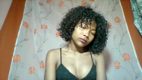 lyndah19 online show from 11/24/25, 06:46