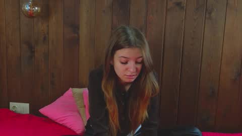 Snapshot of lyndsaymcghan chatting on 09/25/25, 08:07 Nancy online show from 09/25/25, 08:07