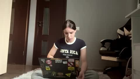 Snapshot of lynettawiseman chatting on 06/05/26, 07:25 Eva online show from 06/05/26, 07:25