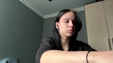 Snapshot of lynettawiseman chatting on 06/17/26, 09:12 Eva online show from 06/17/26, 09:12
