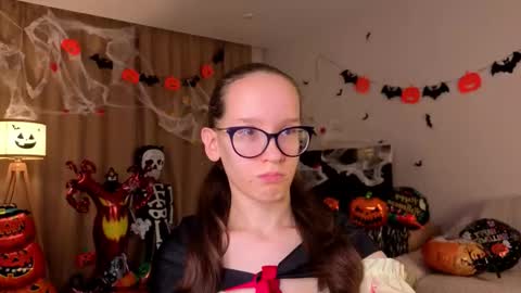 Sara online show from 11/01/25, 04:09