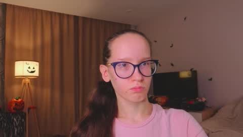 Sara online show from 11/19/25, 04:18