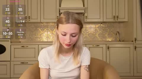 Snapshot of lynettedendy chatting on 09/11/25, 03:23 Hello there Im Eva3 Im new model here online show from 09/11/25, 03:23