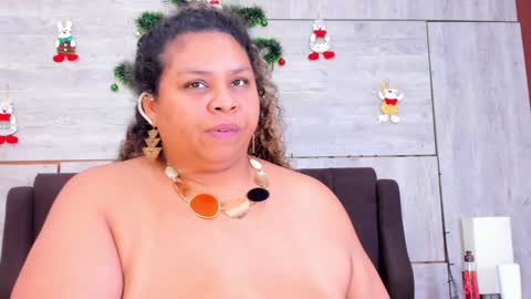 Snapshot of lynn_and_esteban chatting on 01/11/25, 12:22 Lynn jonnes online show from 01/11/25, 12:22