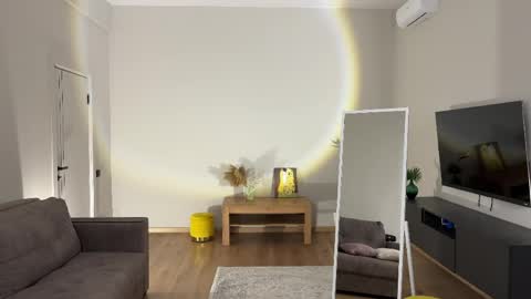  LYNN  online show from 04/08/26, 06:35