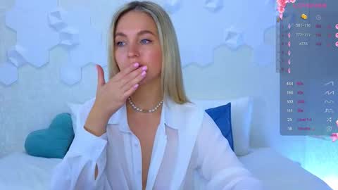 Snapshot of lynna_sparks chatting on 10/02/25, 02:18 Lana online show from 10/02/25, 02:18