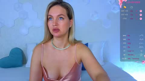 Snapshot of lynna_sparks chatting on 10/23/25, 02:44 Lana online show from 10/23/25, 02:44