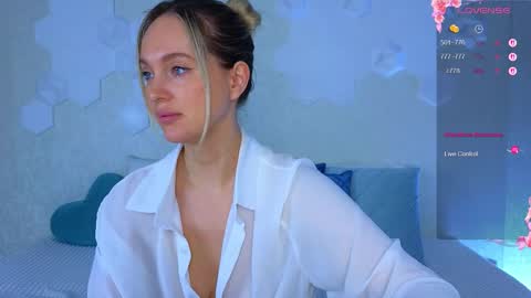 Snapshot of lynna_sparks chatting on 11/04/25, 02:10 Lana online show from 11/04/25, 02:10