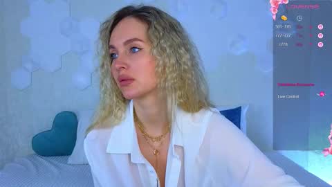 Snapshot of lynna_sparks chatting on 11/20/25, 02:56 Lana online show from 11/20/25, 02:56