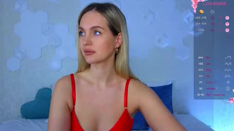 Snapshot of lynna_sparks chatting on 12/04/25, 04:00 Lana online show from 12/04/25, 04:00