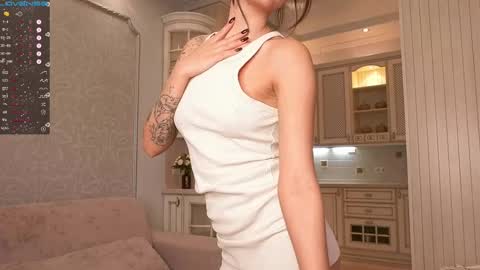 Snapshot of lynnalltop chatting on 02/14/25, 01:51 Natasha online show from 02/14/25, 01:51