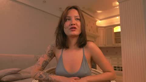 Snapshot of lynnalltop chatting on 02/20/25, 01:40 Natasha online show from 02/20/25, 01:40