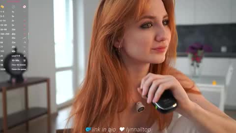 Snapshot of lynnalltop chatting on 10/05/25, 04:22 Natasha online show from 10/05/25, 04:22