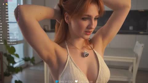 Snapshot of lynnalltop chatting on 10/28/25, 04:27 Natasha online show from 10/28/25, 04:27