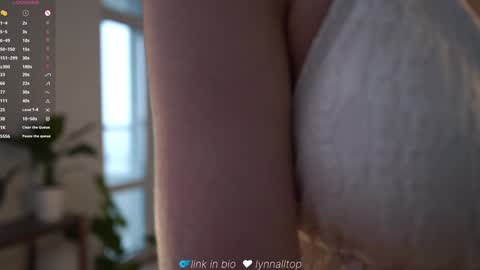 Snapshot of lynnalltop chatting on 11/05/25, 04:34 Natasha online show from 11/05/25, 04:34