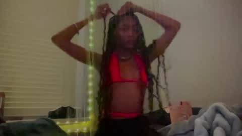 Snapshot of lynneluxuryplay chatting on 01/19/25, 03:18 IVYGold online show from 01/19/25, 03:18