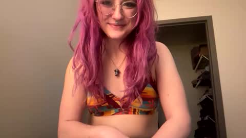 Lynn  online show from 12/21/25, 11:23