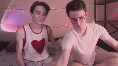 Snapshot of lyonfilm chatting on 01/04/25, 05:37 KennyEliot online show from 01/04/25, 05:37