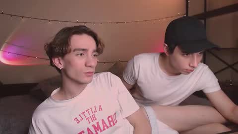 Snapshot of lyonfilm chatting on 10/25/25, 02:24 KennyEliot online show from 10/25/25, 02:24