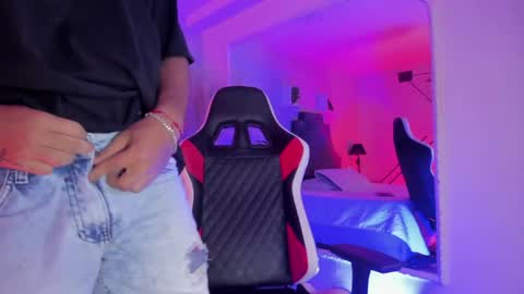 Snapshot of lyongold chatting on 04/26/26, 01:31 Lyon Gold online show from 04/26/26, 01:31