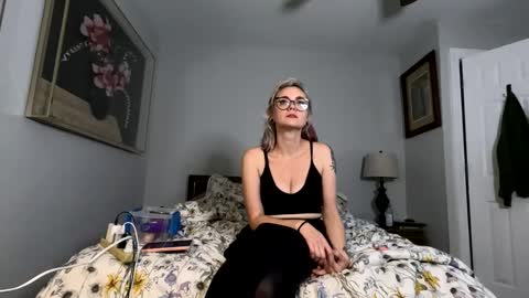 Lyra Greene online show from 11/08/25, 04:45