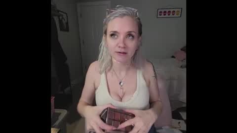 Snapshot of lyragreene chatting on 01/18/26, 07:12 Lyra Greene online show from 01/18/26, 07:12