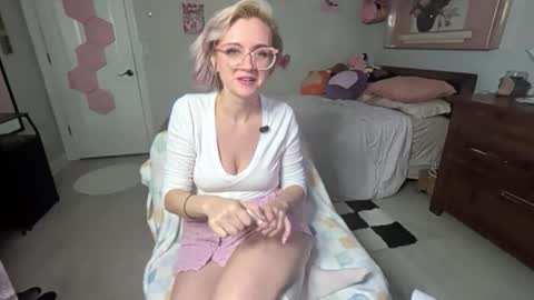 Snapshot of lyragreene chatting on 02/02/26, 05:39 Lyra Greene online show from 02/02/26, 05:39