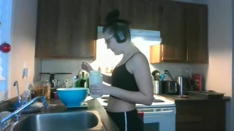 Snapshot of lyrajrose chatting on 01/06/25, 04:02 Lyra Rose online show from 01/06/25, 04:02