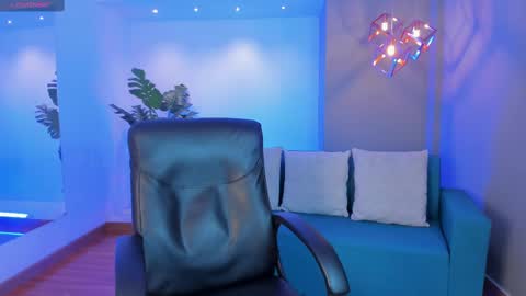 Snapshot of lyssa_muller chatting on 02/12/25, 02:54 Lyssa Everyday From 0700 to 1630 Col Time online show from 02/12/25, 02:54